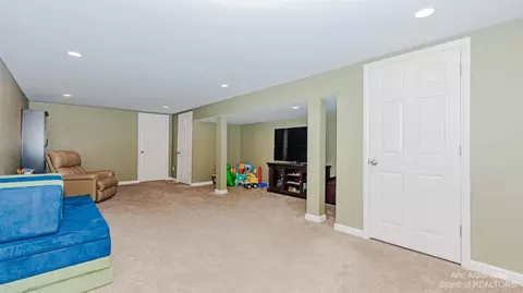 55 Tower Dr, Saline, MI 48176 photo 23