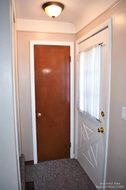 401 Everett St, Milan, MI 48160 photo 3