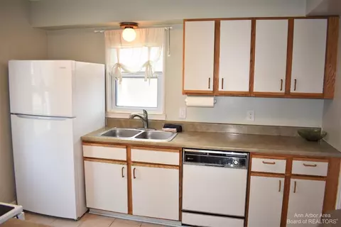 401 Everett St, Milan, MI 48160 photo 7