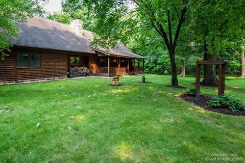 2134 Fox Ridge Dr, Howell, MI 48843 photo 11