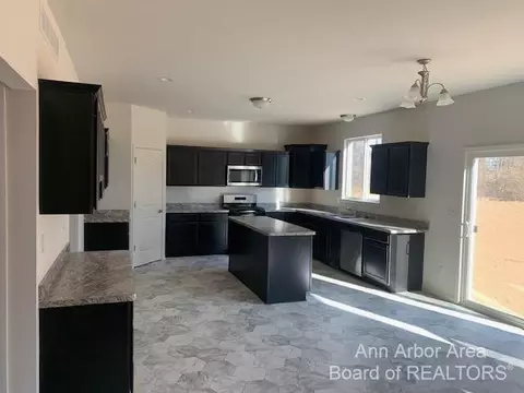 4501 Mckenna Dr, Adrian, MI 49221 photo 2