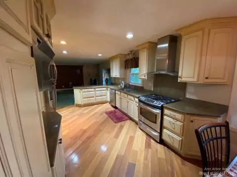447 W Willis Rd, Saline, MI 48176 photo 4