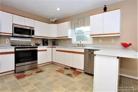 7660 Warner Rd, Saline, MI 48176 photo 17