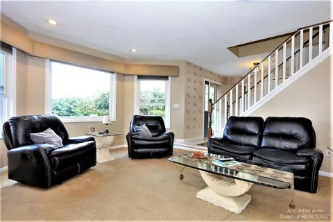 7660 Warner Rd, Saline, MI 48176 photo 9