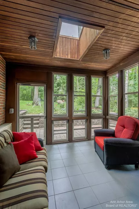 2475 Devonshire Rd, Ann Arbor, MI 48104 photo 16