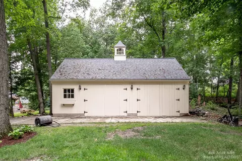2475 Devonshire Rd, Ann Arbor, MI 48104 photo 38