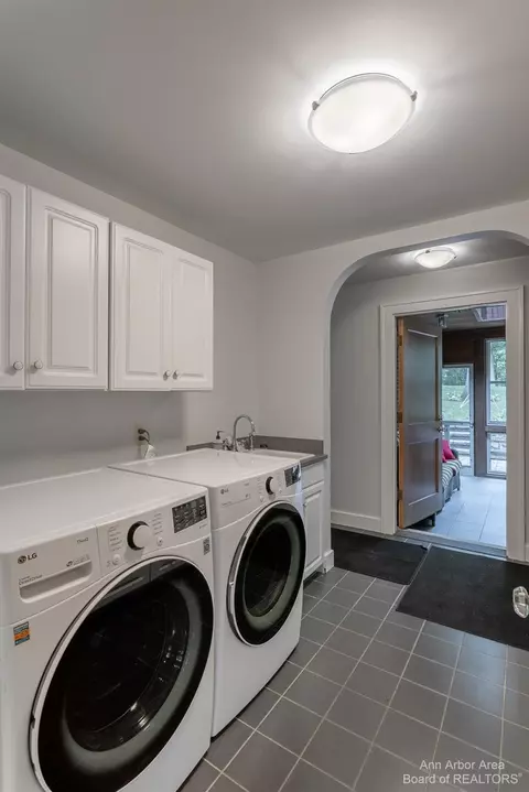 2475 Devonshire Rd, Ann Arbor, MI 48104 photo 15
