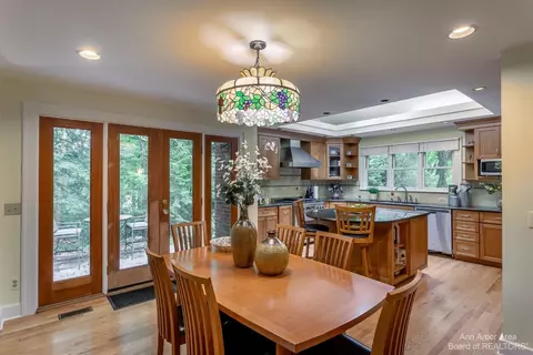 2475 Devonshire Rd, Ann Arbor, MI 48104 photo 5