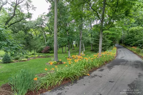 2475 Devonshire Rd, Ann Arbor, MI 48104 photo 44