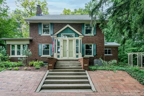 2475 Devonshire Rd, Ann Arbor, MI 48104 photo 2