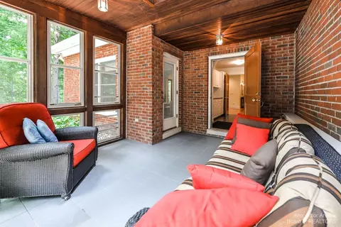2475 Devonshire Rd, Ann Arbor, MI 48104 photo 17