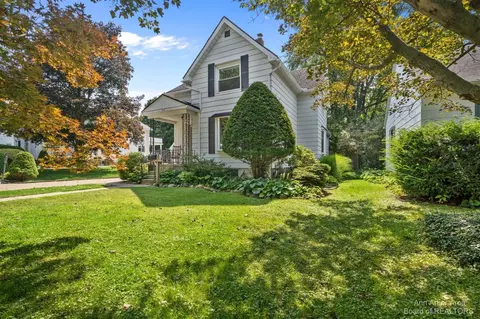 210 E Henry St, Saline, MI 48176 photo 2
