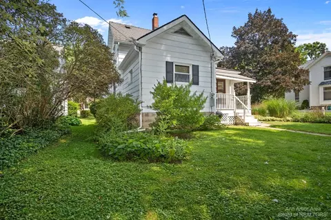 210 E Henry St, Saline, MI 48176 photo 25