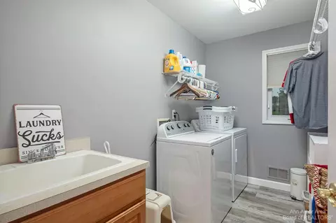 490 Canberra Ct, Saline, MI 48176 photo 25