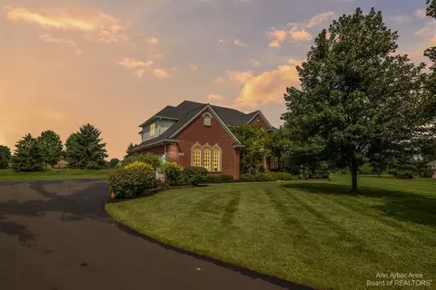 490 Canberra Ct, Saline, MI 48176 photo 2