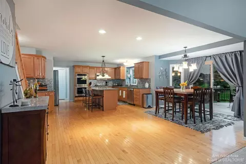 490 Canberra Ct, Saline, MI 48176 photo 15