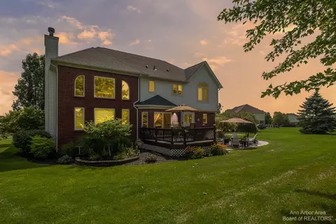 490 Canberra Ct, Saline, MI 48176 photo 3