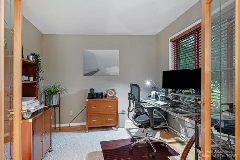 490 Canberra Ct, Saline, MI 48176 photo 22