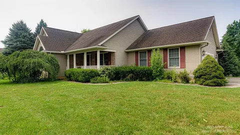 925 N Union St, Tecumseh, MI 49286 photo 1