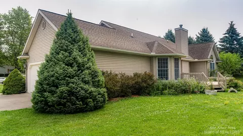 925 N Union St, Tecumseh, MI 49286 photo 4