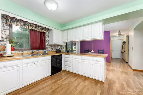 3727 Textile Rd, Saline, MI 48176 photo 13