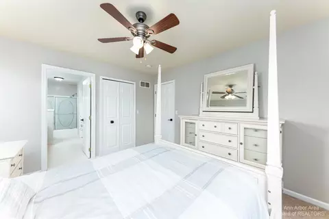 50077 Tottenham Ct, Canton, MI 48187 photo 36