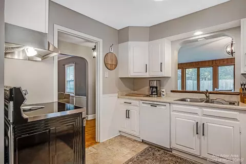 1409 E Stadium Blvd, Ann Arbor, MI 48104 photo 17