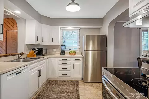 1409 E Stadium Blvd, Ann Arbor, MI 48104 photo 14