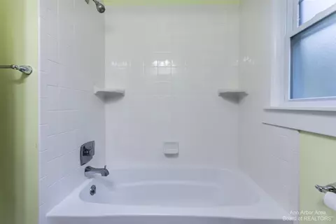 1437 E Park Pl, Ann Arbor, MI 48104 photo 18