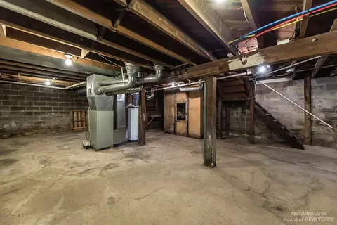 1437 E Park Pl, Ann Arbor, MI 48104 photo 21