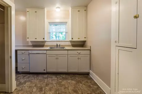1437 E Park Pl, Ann Arbor, MI 48104 photo 13