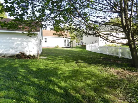 904 State St, Adrian, MI 49221 photo 9