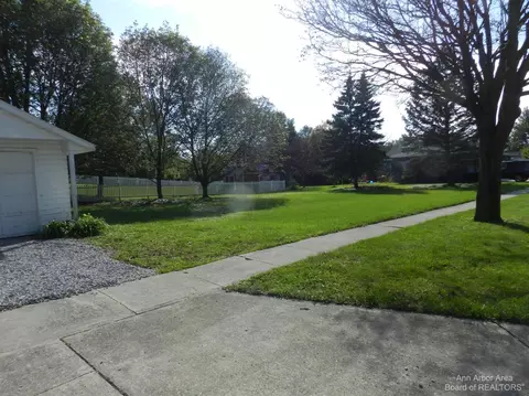 904 State St, Adrian, MI 49221 photo 6