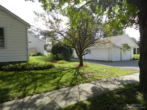 904 State St, Adrian, MI 49221 photo 4