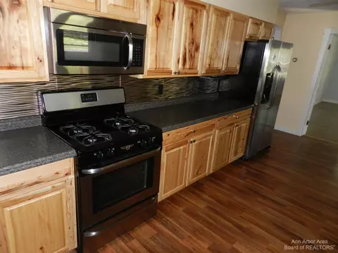904 State St, Adrian, MI 49221 photo 18