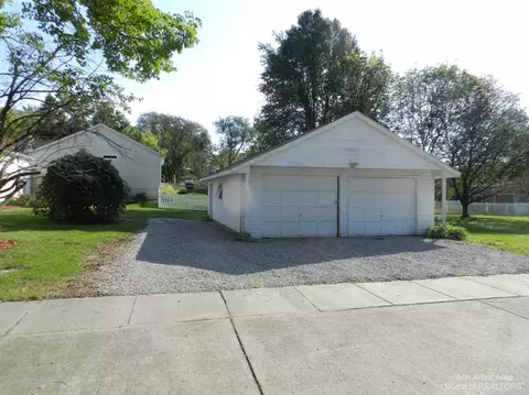 904 State St, Adrian, MI 49221 photo 5