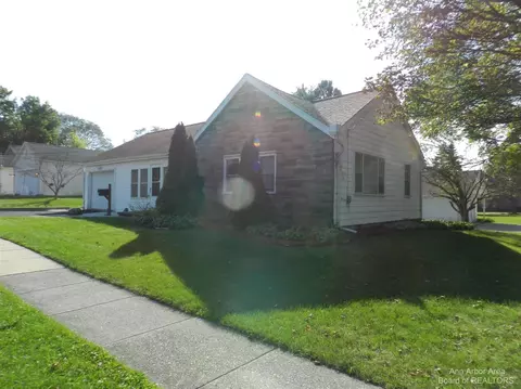 904 State St, Adrian, MI 49221 photo 2