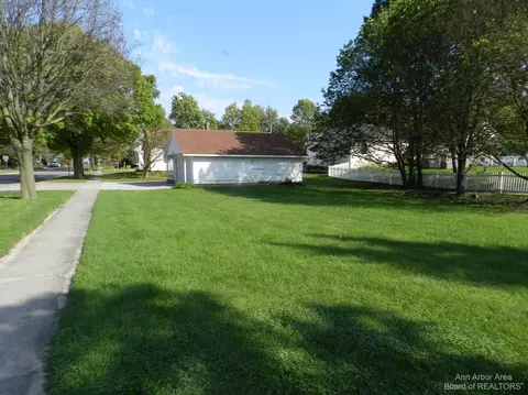 904 State St, Adrian, MI 49221 photo 8