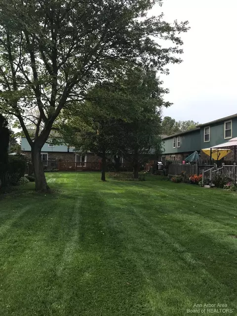 253 N Maple Rd, Saline, MI 48176 photo 5