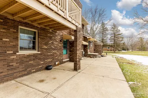 9856 James Dr, Saline, MI 48176 photo 11