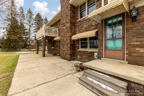 9856 James Dr, Saline, MI 48176 photo 10