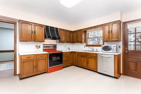 9856 James Dr, Saline, MI 48176 photo 26