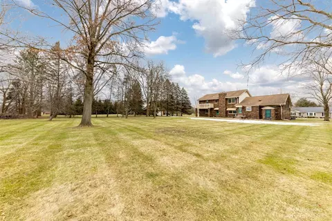 9856 James Dr, Saline, MI 48176 photo 8