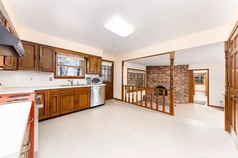 9856 James Dr, Saline, MI 48176 photo 25