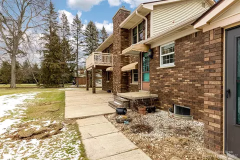 9856 James Dr, Saline, MI 48176 photo 9