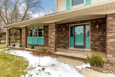 9856 James Dr, Saline, MI 48176 photo 4