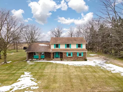 9856 James Dr, Saline, MI 48176 photo 2