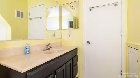 1411 E Park Pl, Ann Arbor, MI 48104 photo 34