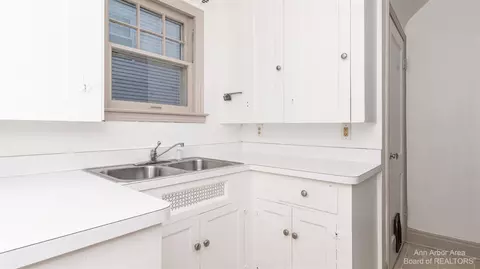 1411 E Park Pl, Ann Arbor, MI 48104 photo 25