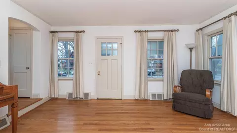1411 E Park Pl, Ann Arbor, MI 48104 photo 16